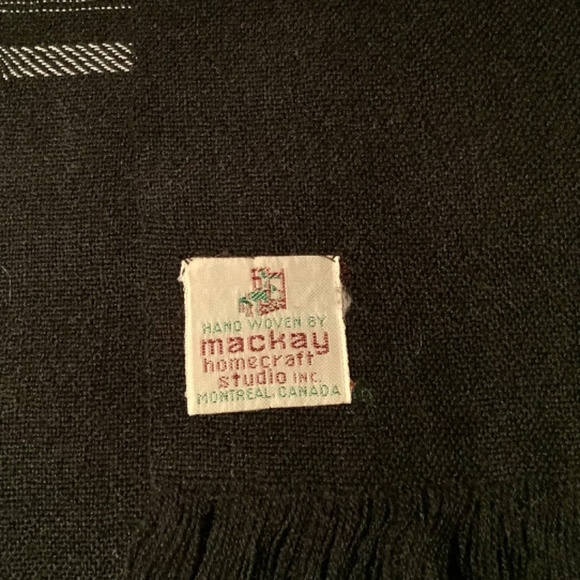 Mackay handwoven wool scarf. Montreal - Picture 2 of 6